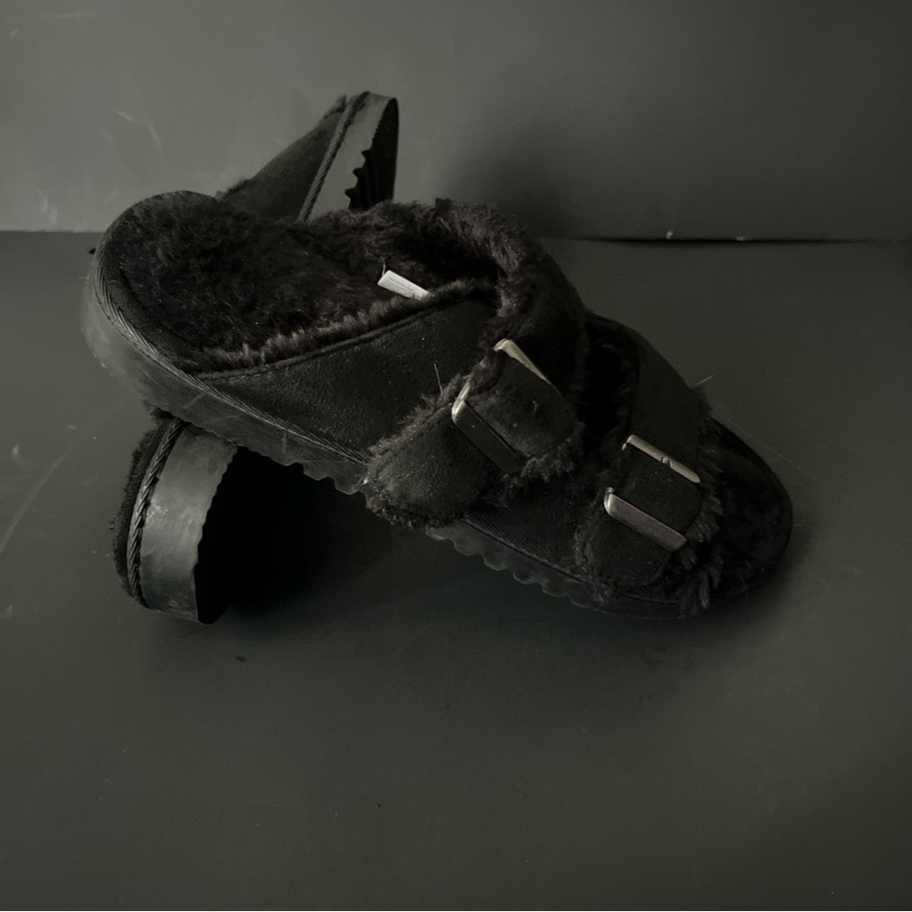 Women’s Size 8-9 Black Fur Slides Double Buckle Sandals NEW